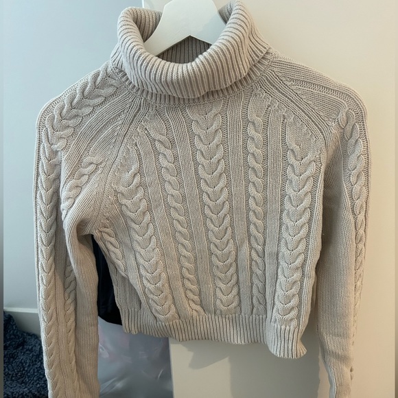 Aritzia cropped sweater - Picture 2 of 4